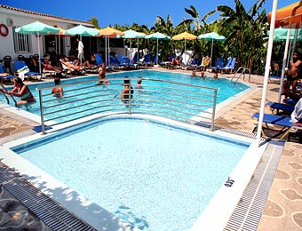 hotel and kos >> View of the pool